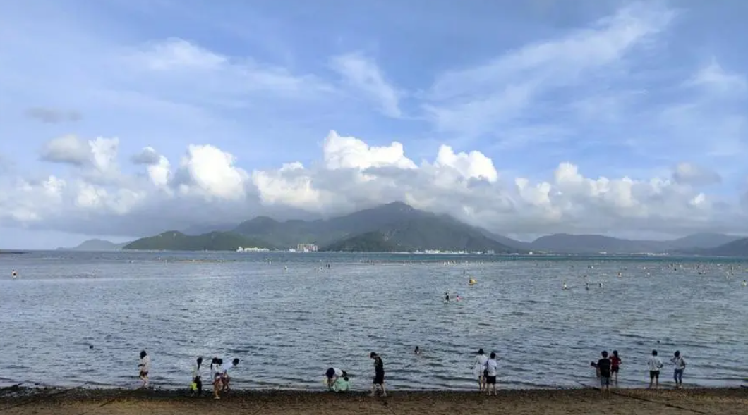 海邊沙灘防偷渡、防溺水監(jiān)控使用球形轉(zhuǎn)臺設備的優(yōu)勢包括哪些！