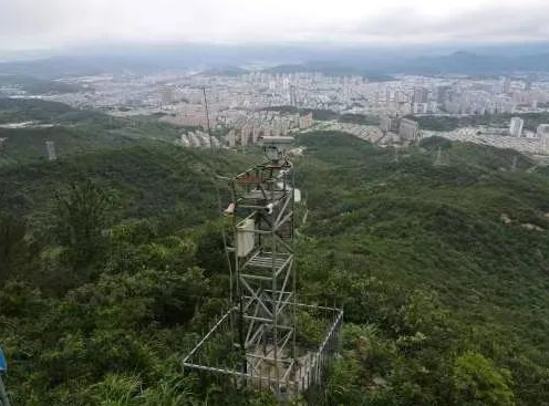 華瑞通雙光譜重載云臺攝像機(jī)是一款專為森林防火預(yù)警系統(tǒng)而設(shè)計(jì)的高科技產(chǎn)品